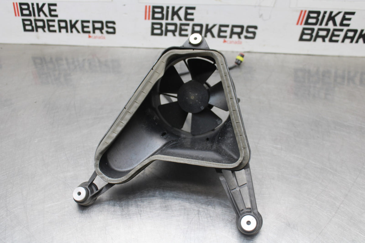 16 DUCATI 959 PANIGALE ENGINE RADIATOR COOLING FAN BB912