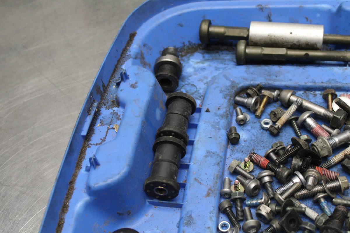 05-06 KAWASAKI NINJA ZX6R LEFTOVER MOUNTING BOLTS HARDWARE SCREWS BB877