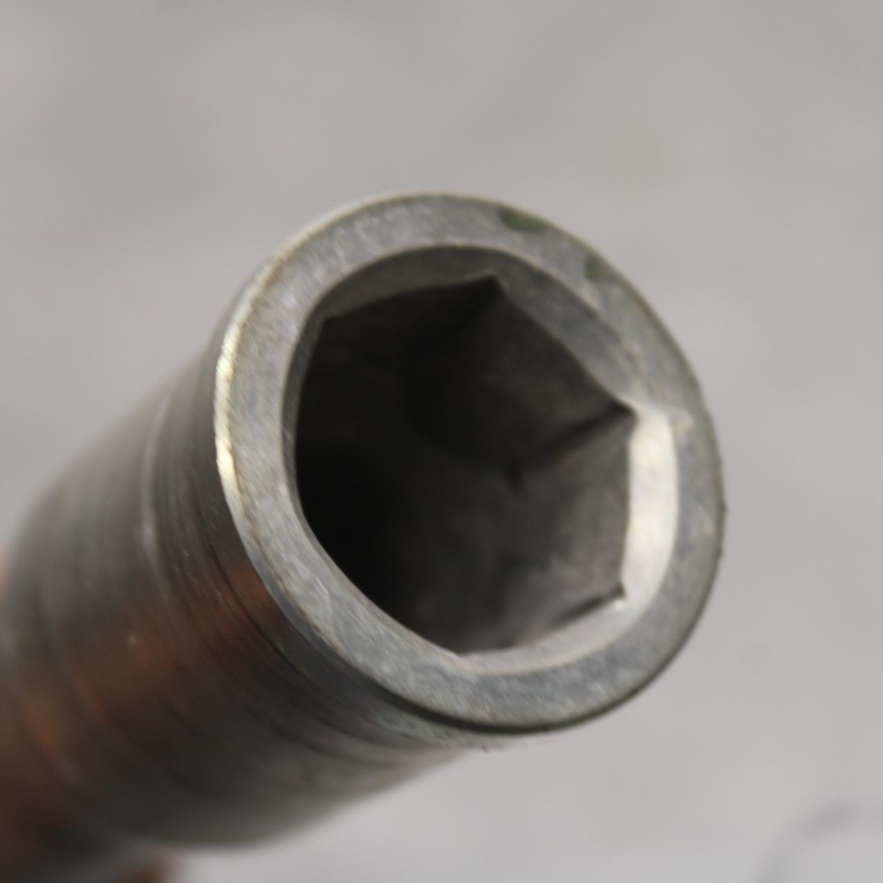 21 KAWASAKI NINJA ZX6R FRONT WHEEL RIM AXLE PIVOT BOLT 41068-0599 BB647