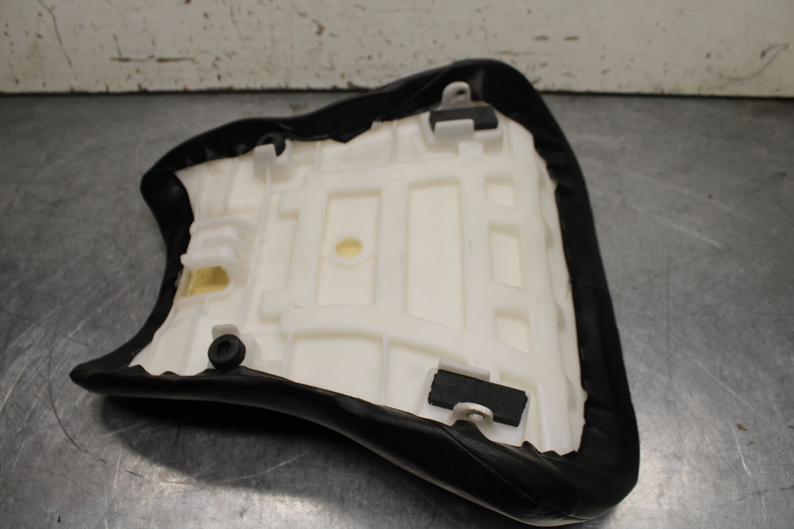 03-06 SUZUKI SV650 AFTERMARKET FRONT DRIVERS SEAT PAD SADDLE PILLION BB392
