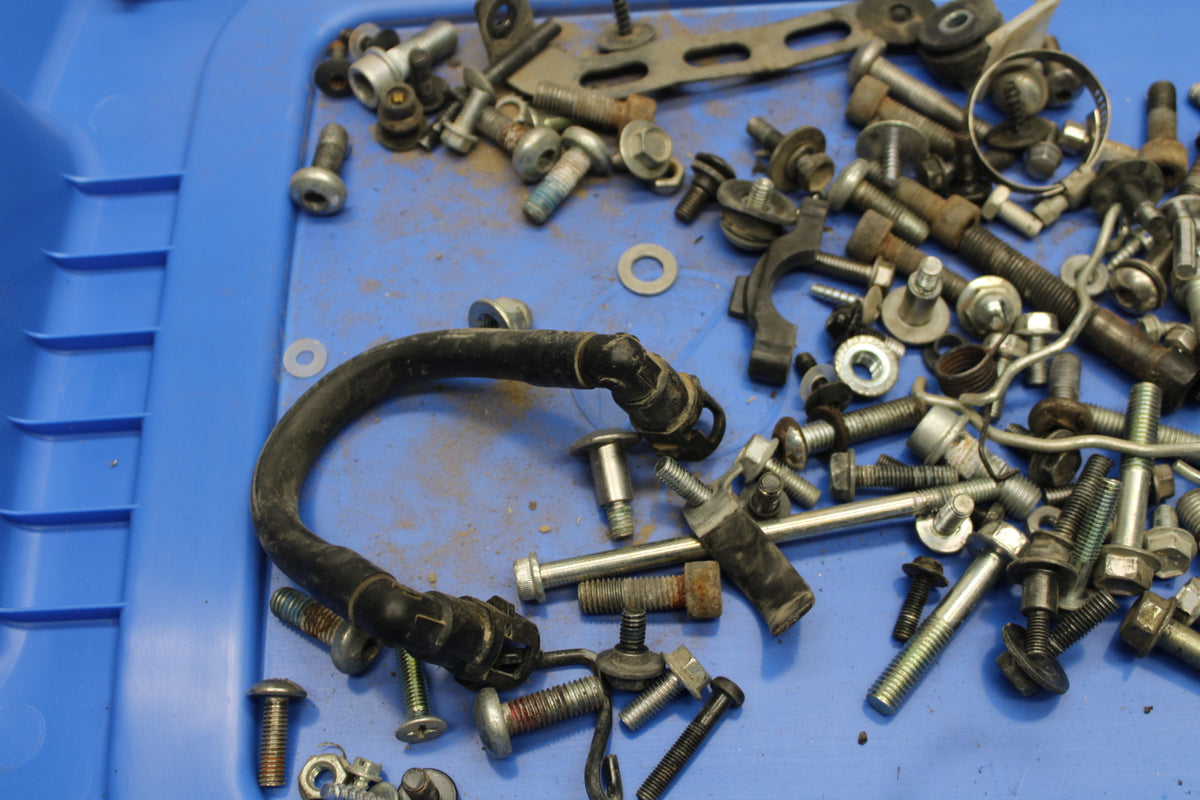 08-10 SUZUKI GSXR 600 MOUNTING BOLTS HARDWARE MOTOR SCREWS  BB721
