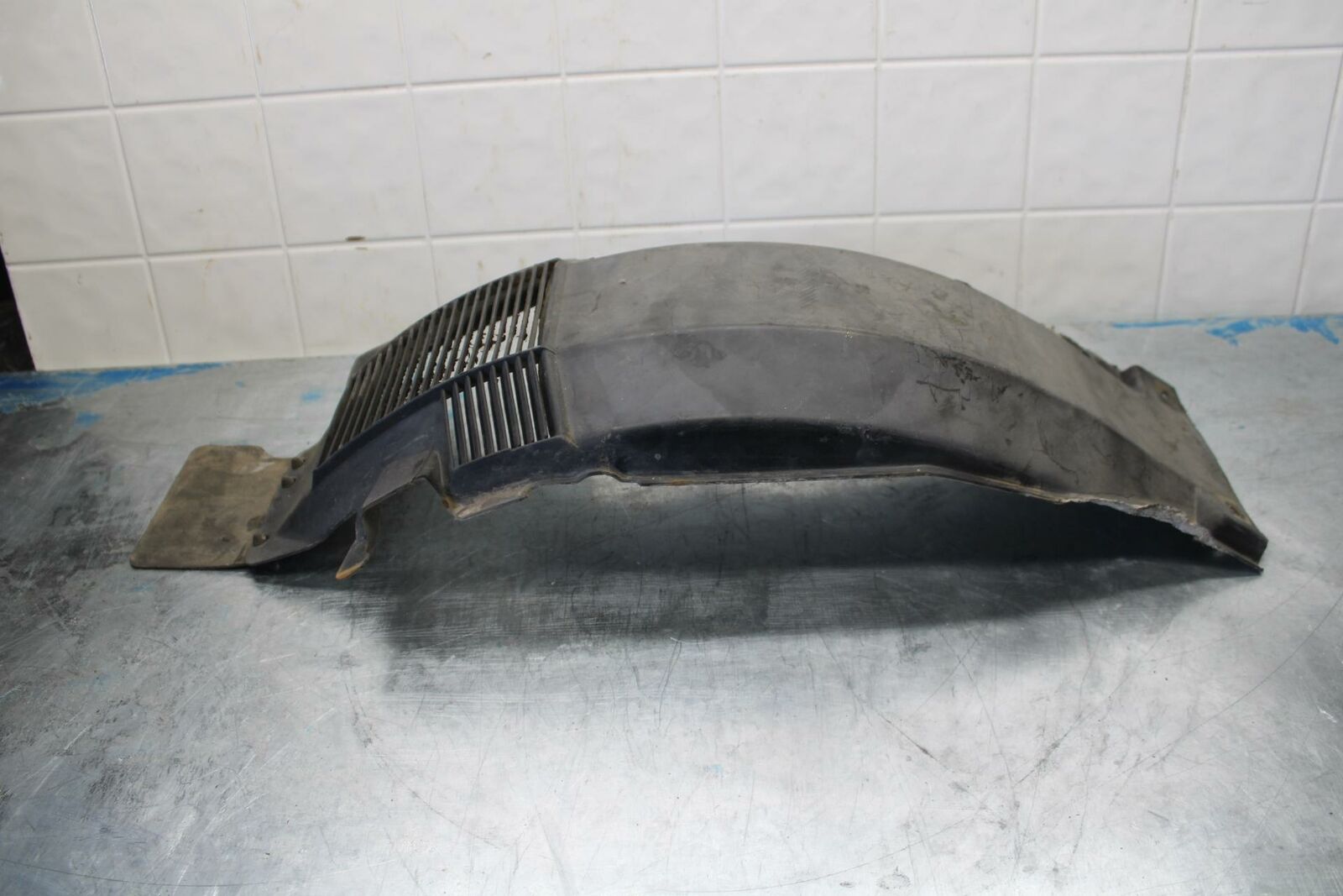 85 YAMAHA RZ500 REAR BACK FENDER MUD GUARD BB27 A