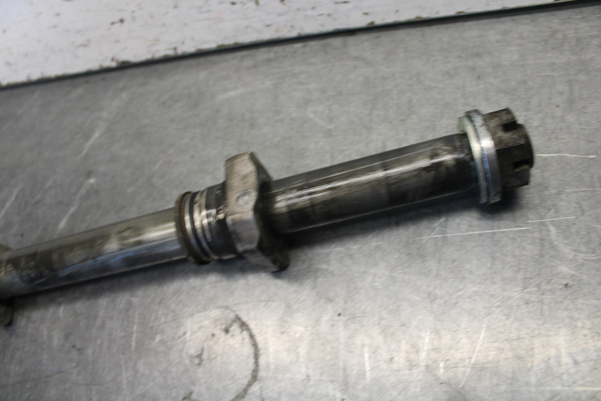 04 SUZUKI GSXR600 REAR AXLE BACK WHEEL RIM PIVOT BOLT AXEL 64711-33E10  BB676