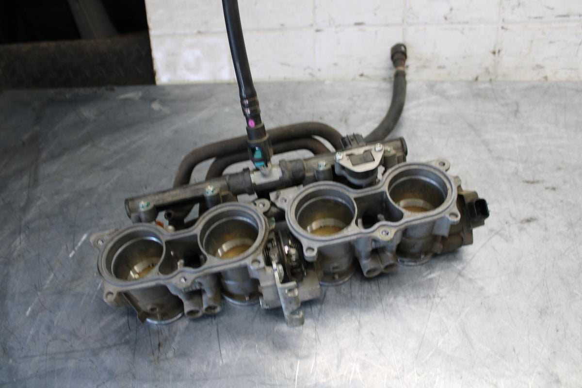 2011 Honda CBR600RR MAIN FUEL INJECTORS / THROTTLE BODIES 16401-MFJ-A01 BB520