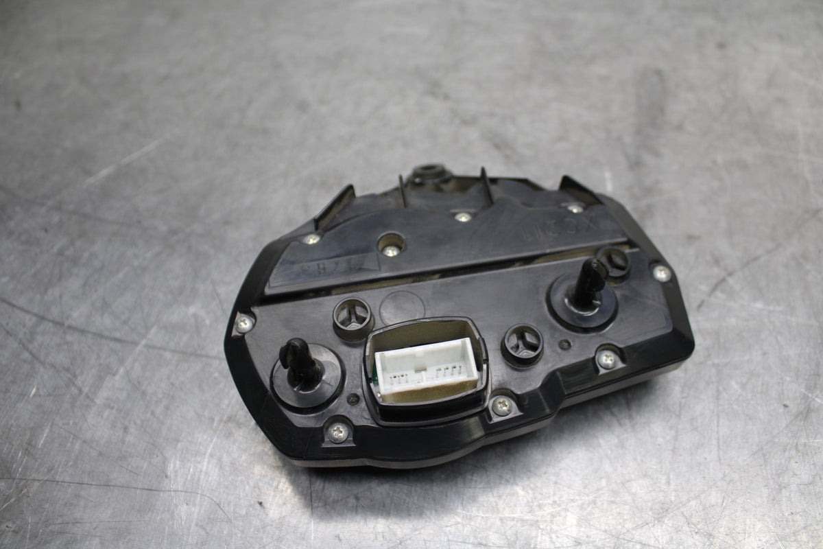 08-10 SUZUKI GSXR 600 SPEEDO TACH GAUGES CLUSTER SPEEDOMETER TACHOMETER   BB721