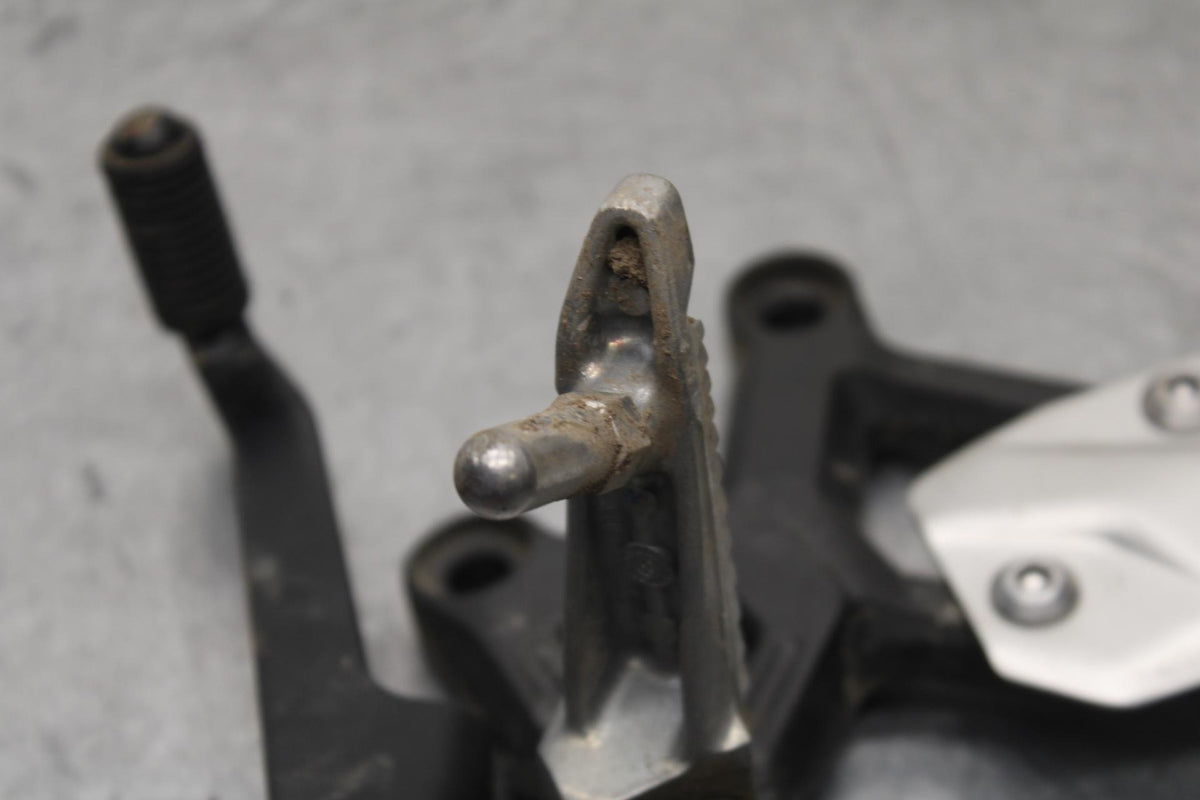 23-24 KAWASAKI NINJA ZX4R LEFT REARSET REAR SET DRIVER FOOT PEG REST STOP BB638