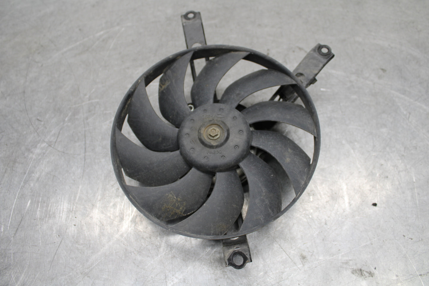 17-21 HONDA CBR1000RR SP RIGHT ENGINE RADIATOR COOLING FAN MOTOR BB681
