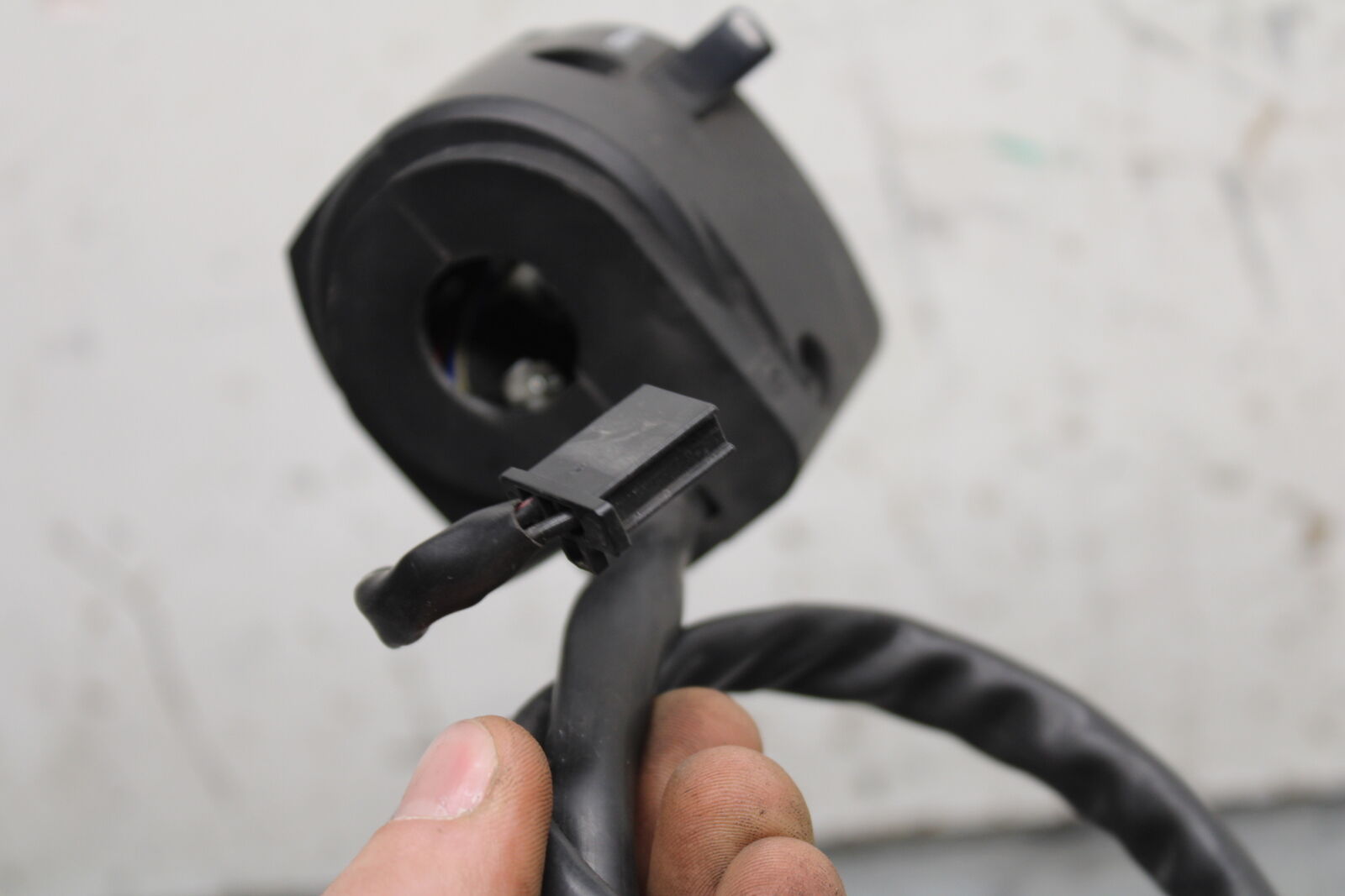 19-22 KAWASAKI Z400 LEFT CLIP ON HANDLE HORN SIGNALS SWITCH SWITCHES BB738