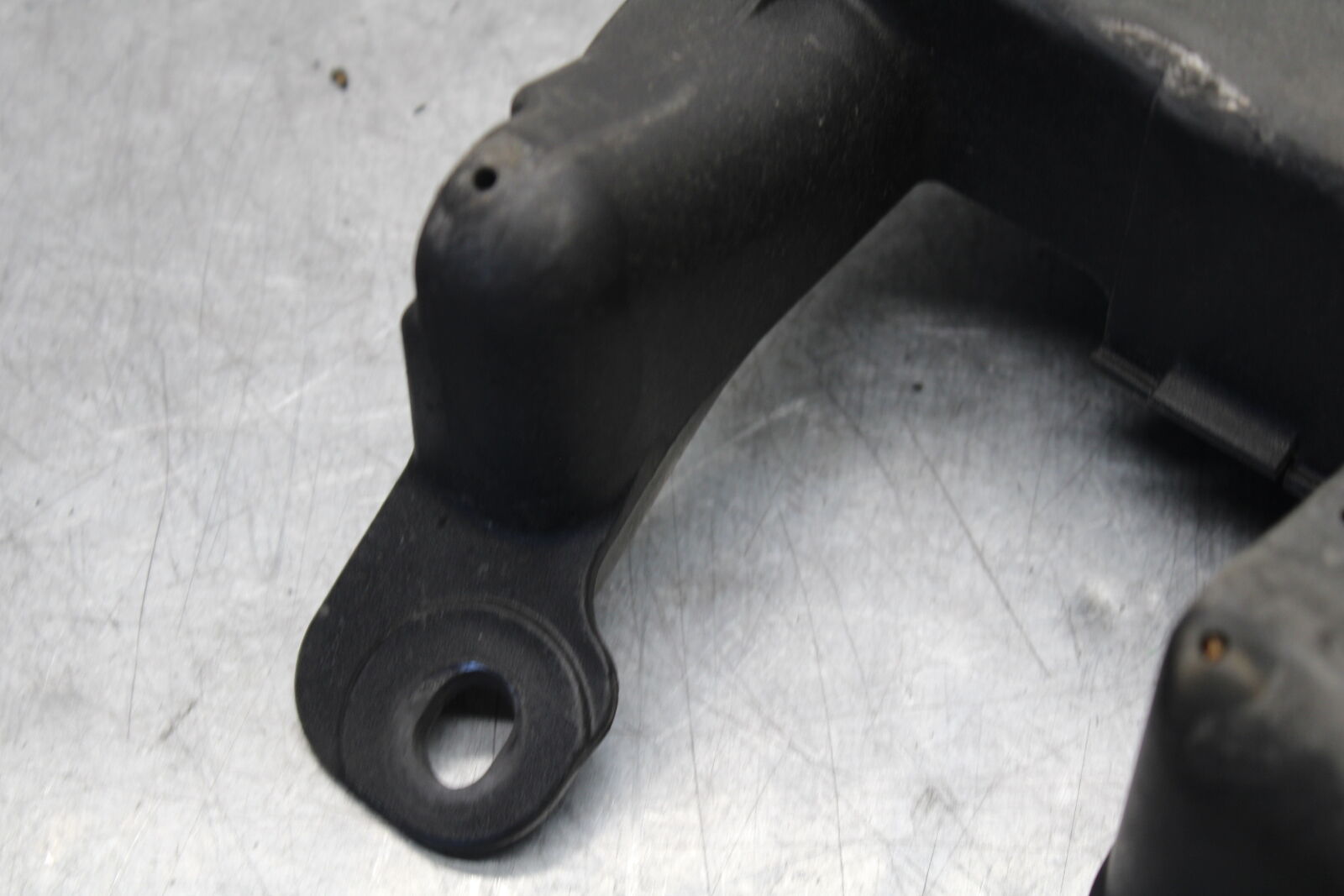 09-12 KAWASAKI NINJA ZX6R ZX600R REAR UNDERTAIL BATTERY TRAY PLASTIC BB656