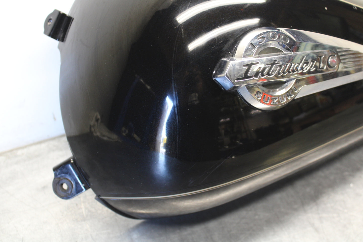 00 SUZUKI INTRUDER 1500 VL1500 LEFT GAS TANK CAP COVER TRIM COWL FAIRING BB761