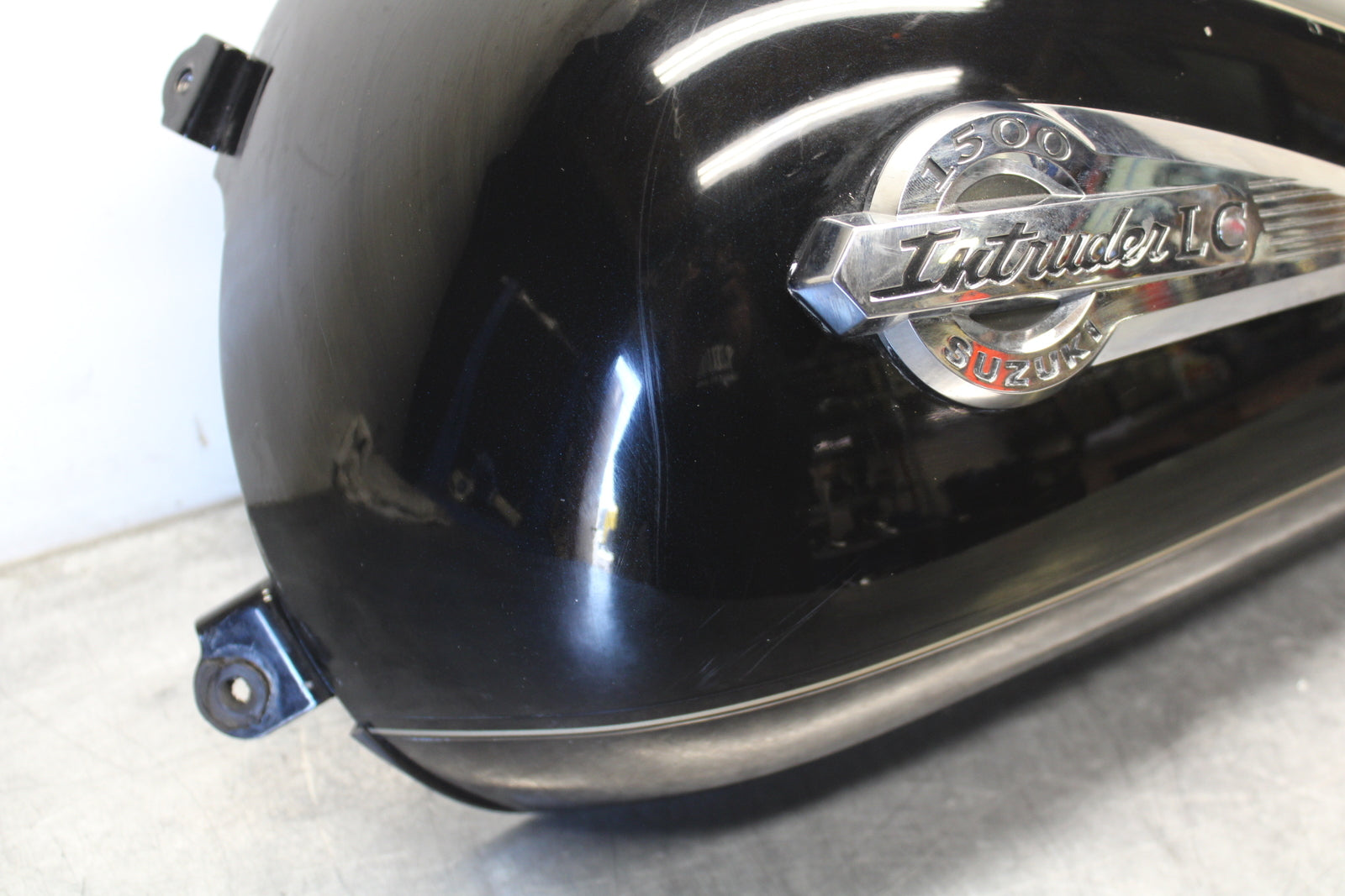 00 SUZUKI INTRUDER 1500 VL1500 LEFT GAS TANK CAP COVER TRIM COWL FAIRING BB761