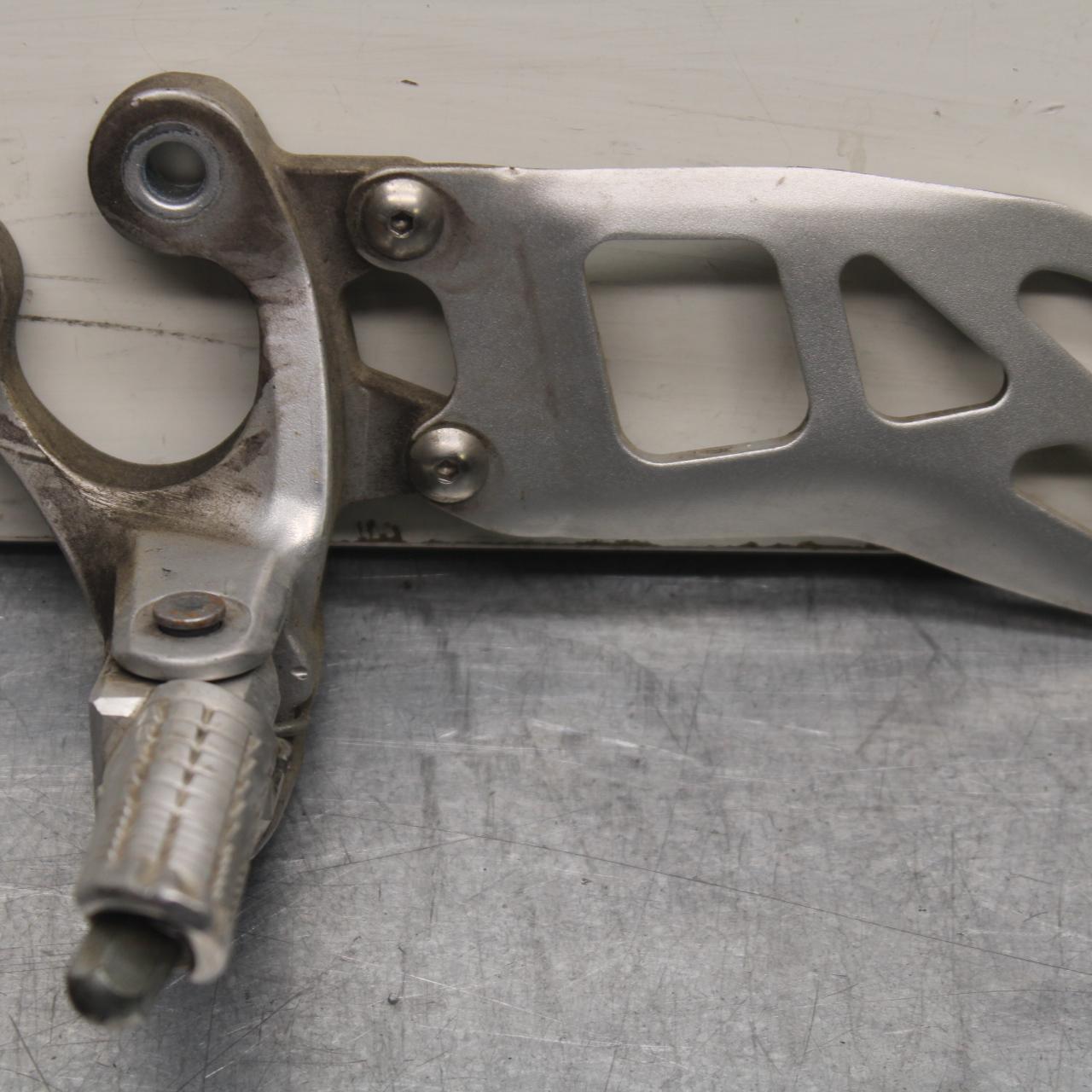2011 Suzuki GSXR600 LEFT REARSET REAR SET DRIVER FOOT PEG REST STOP BB605