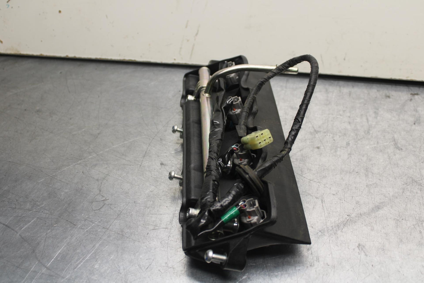 2007 Yamaha YZF R6 SECONDARY FUEL INJECTORS TOP AIRBOX GAS RAIL BB80