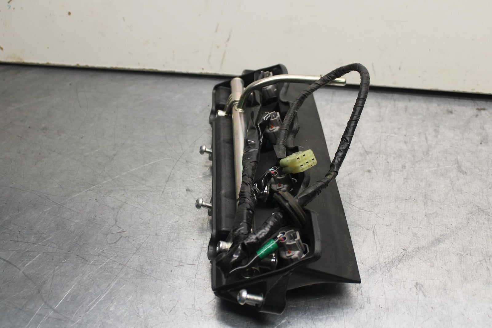 2007 Yamaha YZF R6 SECONDARY FUEL INJECTORS TOP AIRBOX GAS RAIL BB80