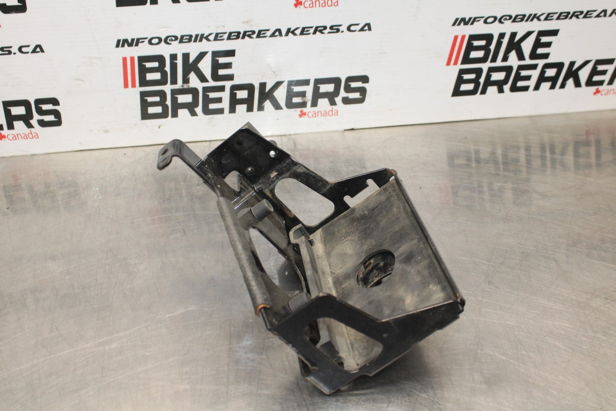95-03 HARLEY-DAVIDSON SPORTSTER 1200 CUSTOM XL1200C BATTERY TRAY HOLDER BB817
