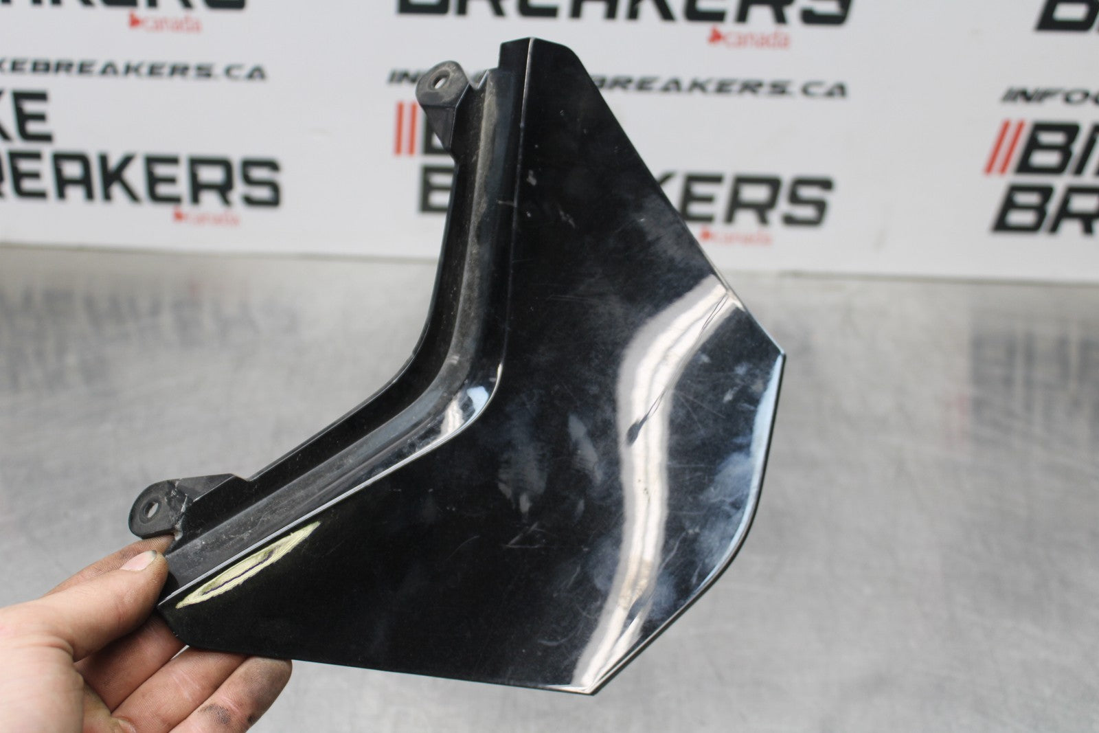 08 KAWASAKI NINJA ZX10R CENTER REAR BACK TAIL FAIRING COWL BB201