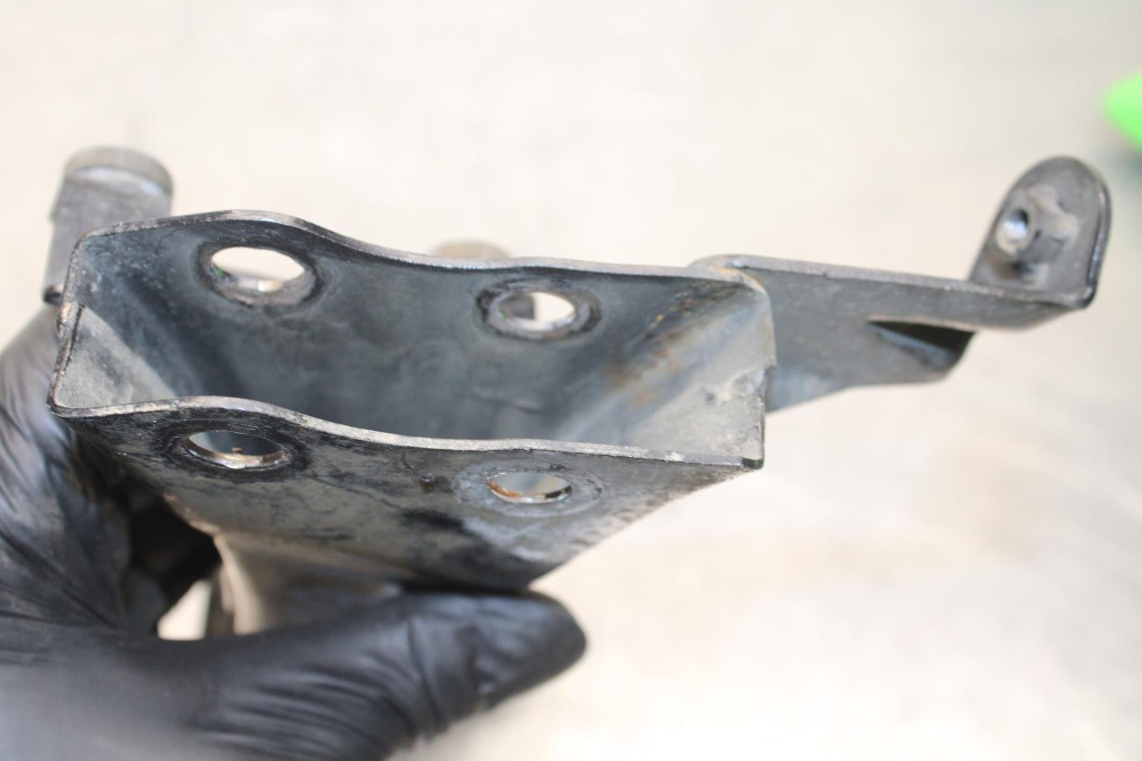 2009 Kawasaki Ninja 250R EX250J ENGINE MOUNT MOTOR BRACKET BB87