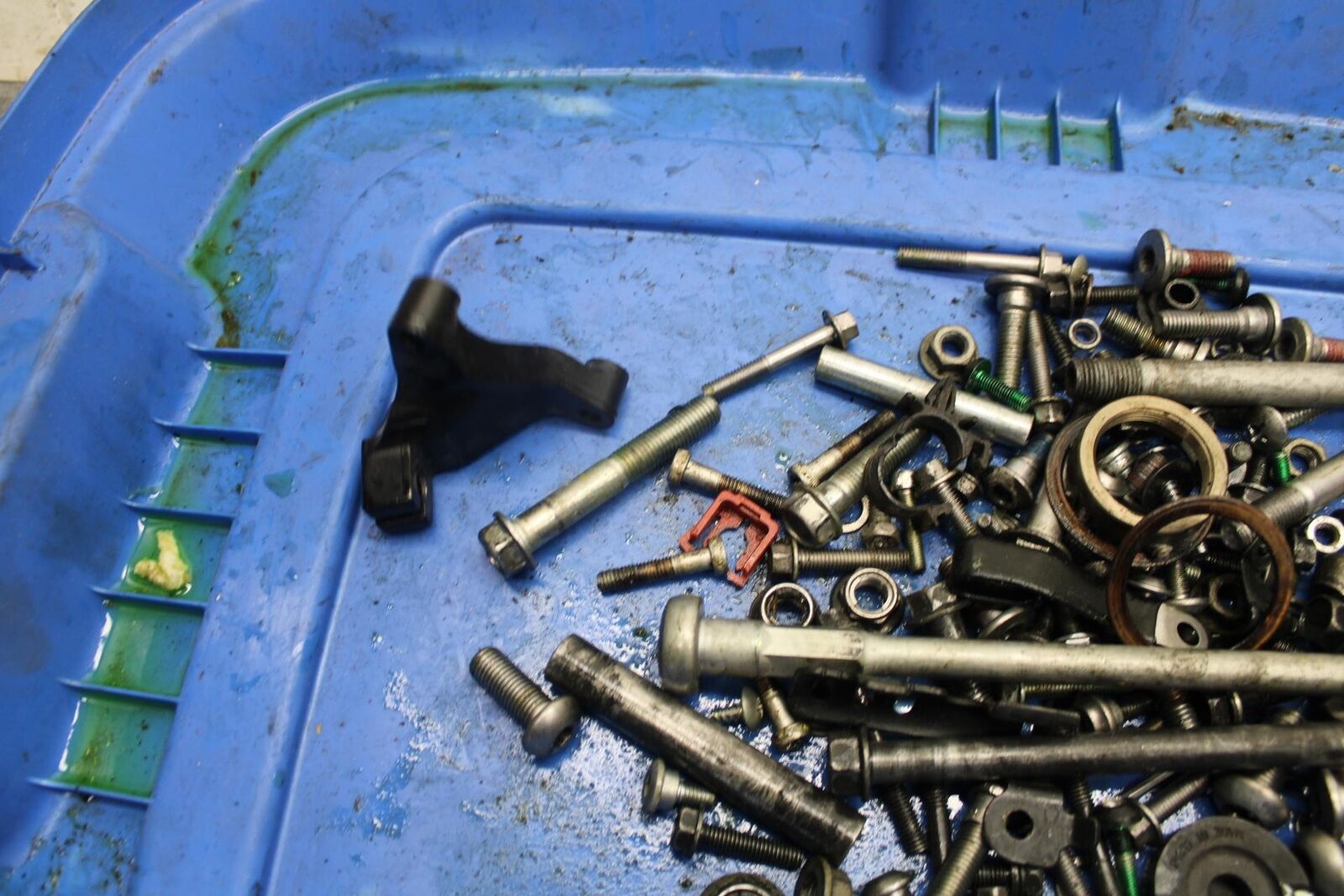 2009 Kawasaki Ninja ZX6R ZX600R LEFTOVER MOUNTING BOLTS HARDWARE  SCREWS BB538