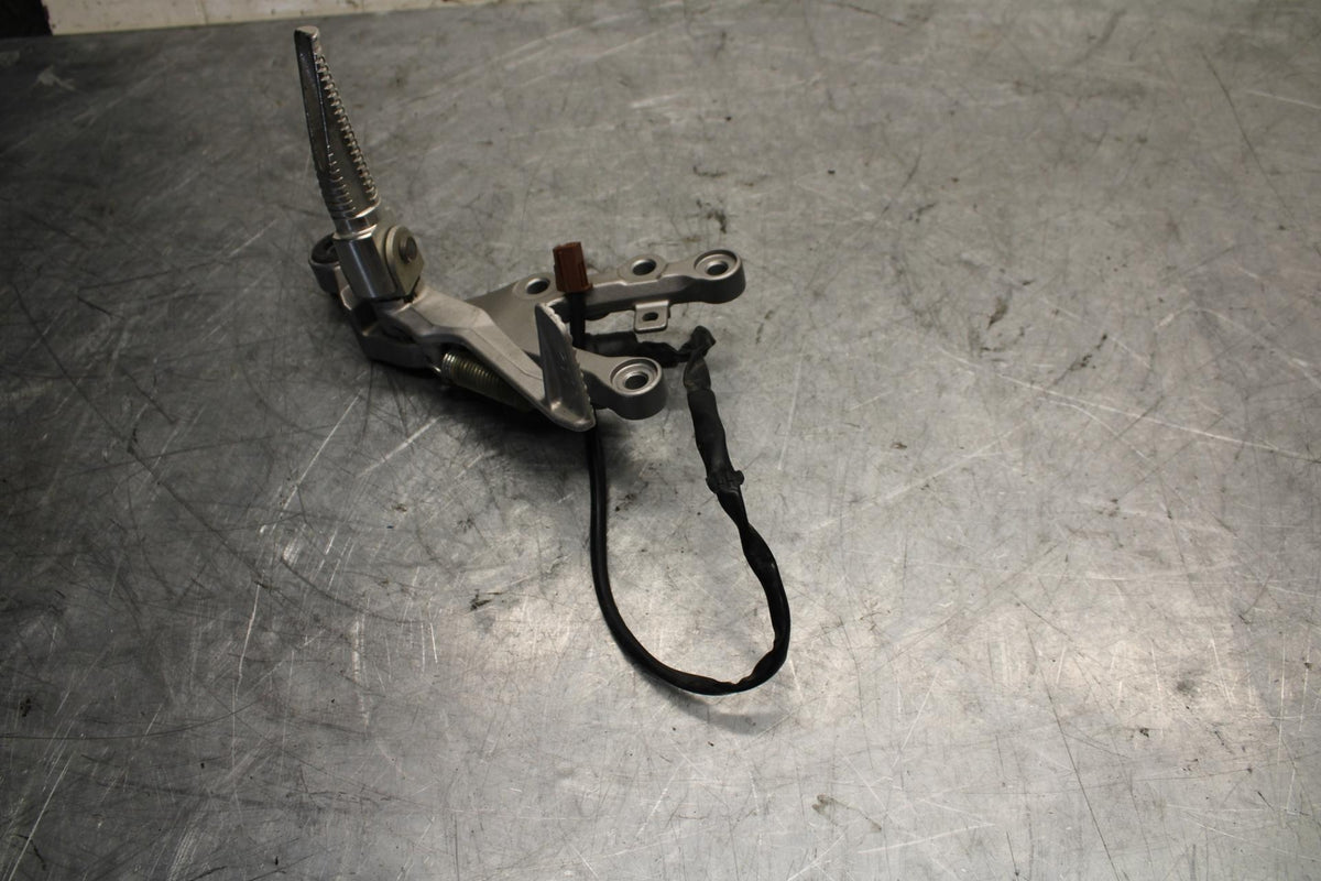2007 Yamaha YZF R6 RIGHT REARSET REAR SET DRIVER FOOT PEG REST  BB525
