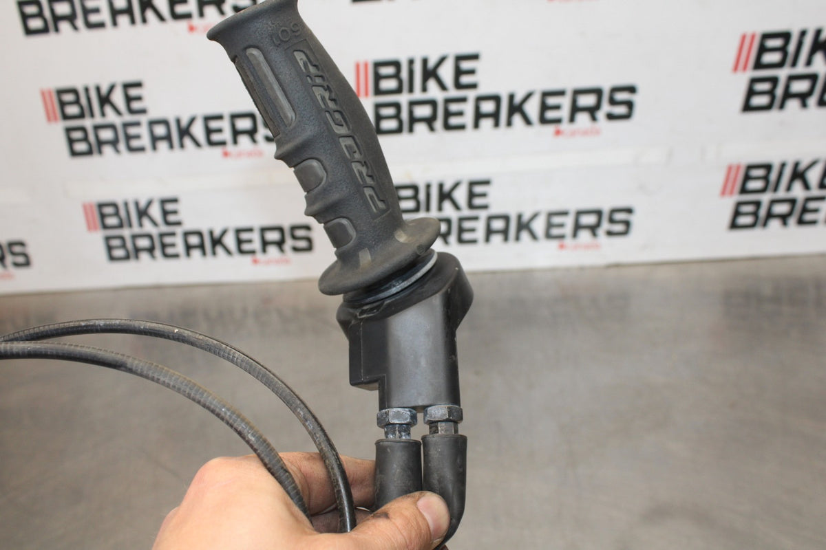06 KAWASAKI KLR650 THROTTLE CABLE LINE HOUSING GUIDE BB919