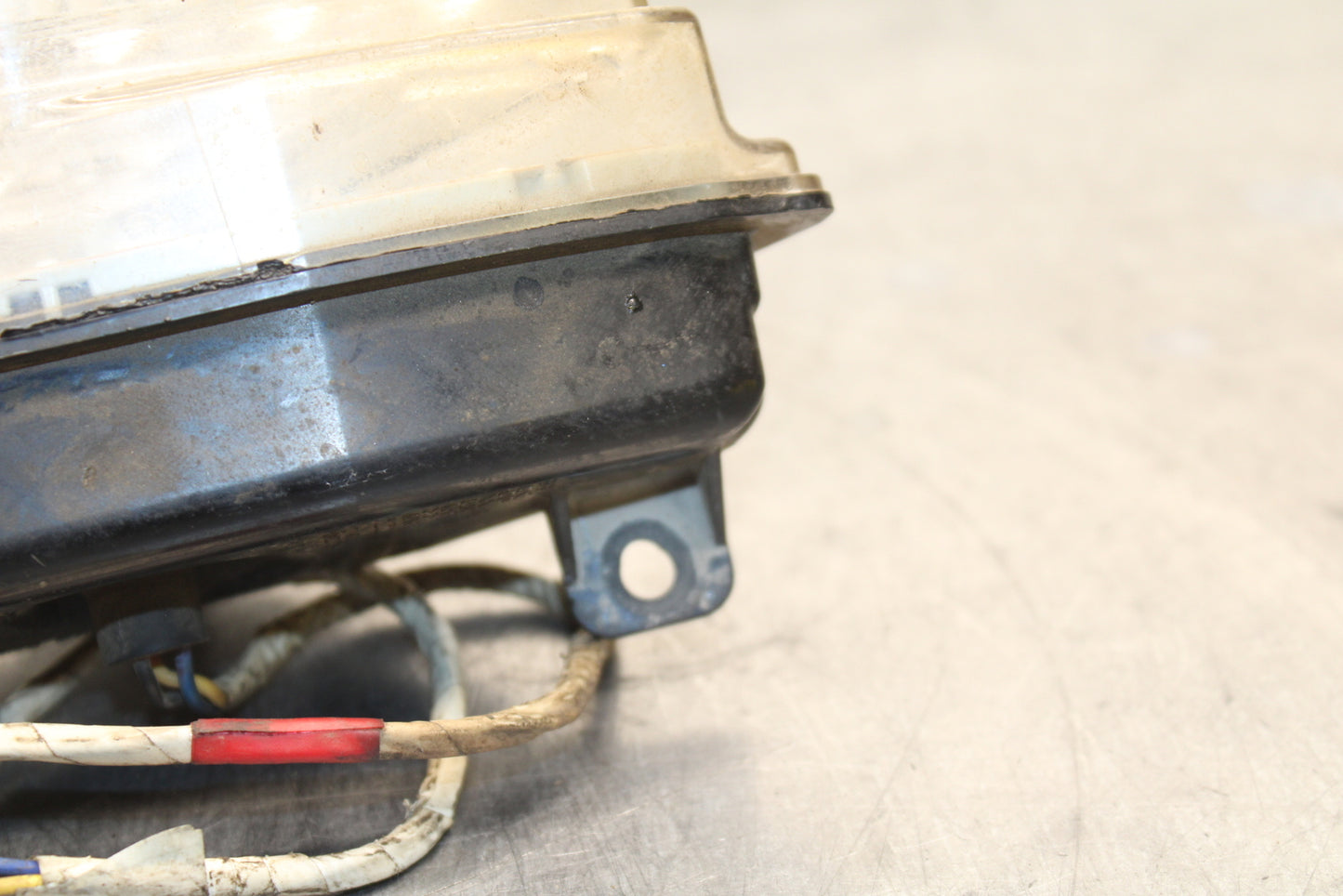 04-05 YAMAHA YZF R1 REAR TAIL TAILLIGHT BACK BRAKE LIGHT BB131
