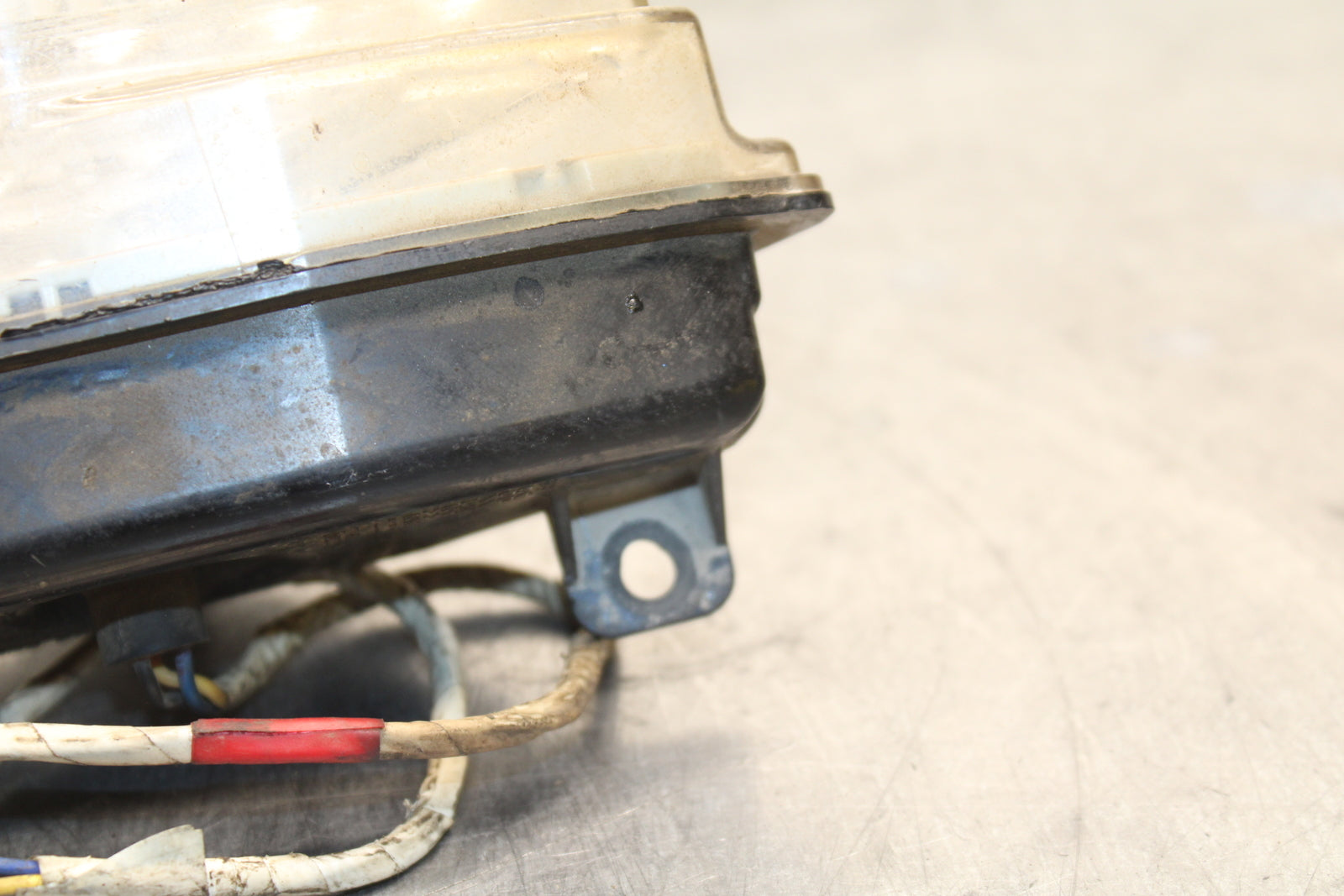 04-05 YAMAHA YZF R1 REAR TAIL TAILLIGHT BACK BRAKE LIGHT BB131
