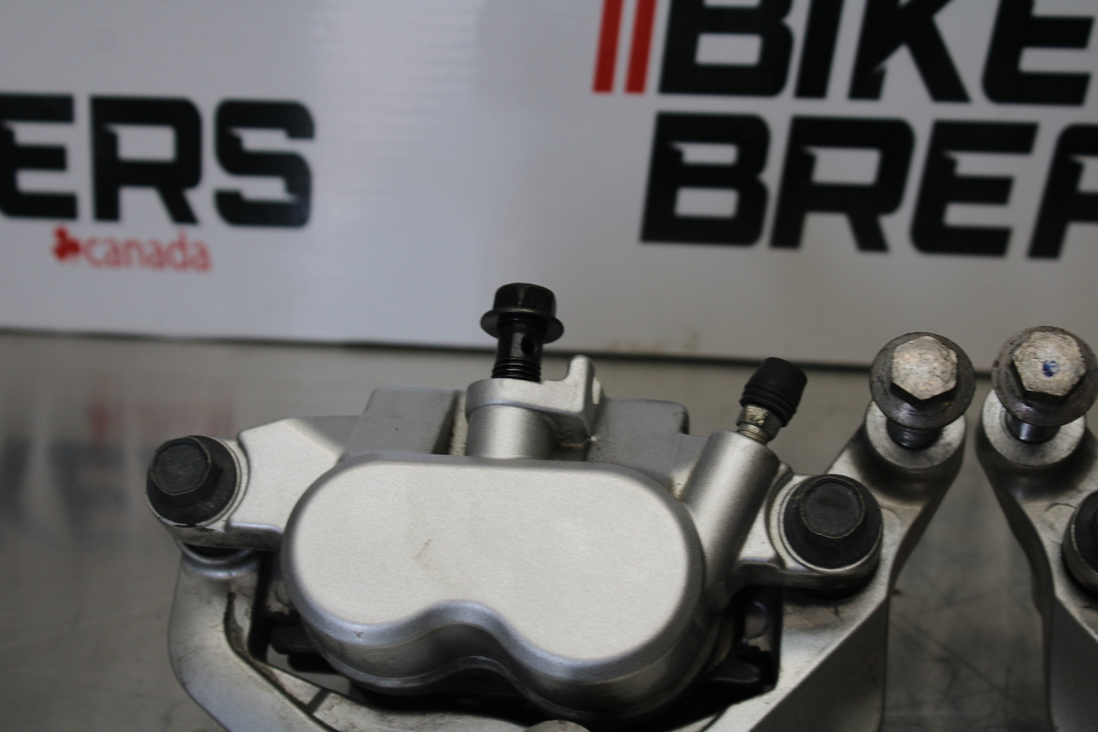 09 YAMAHA ROYAL STAR XVZ1300TF VENTURE RIGHT LEFT FRONT BRAKE CALIPER SET BB151