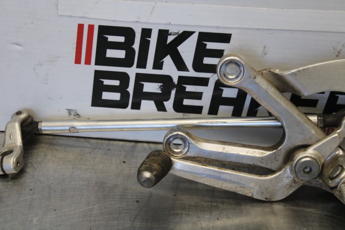 05 YAMAHA YZF R6 LEFT REARSET REAR SET FOOT PEG W SHIFTER BB894