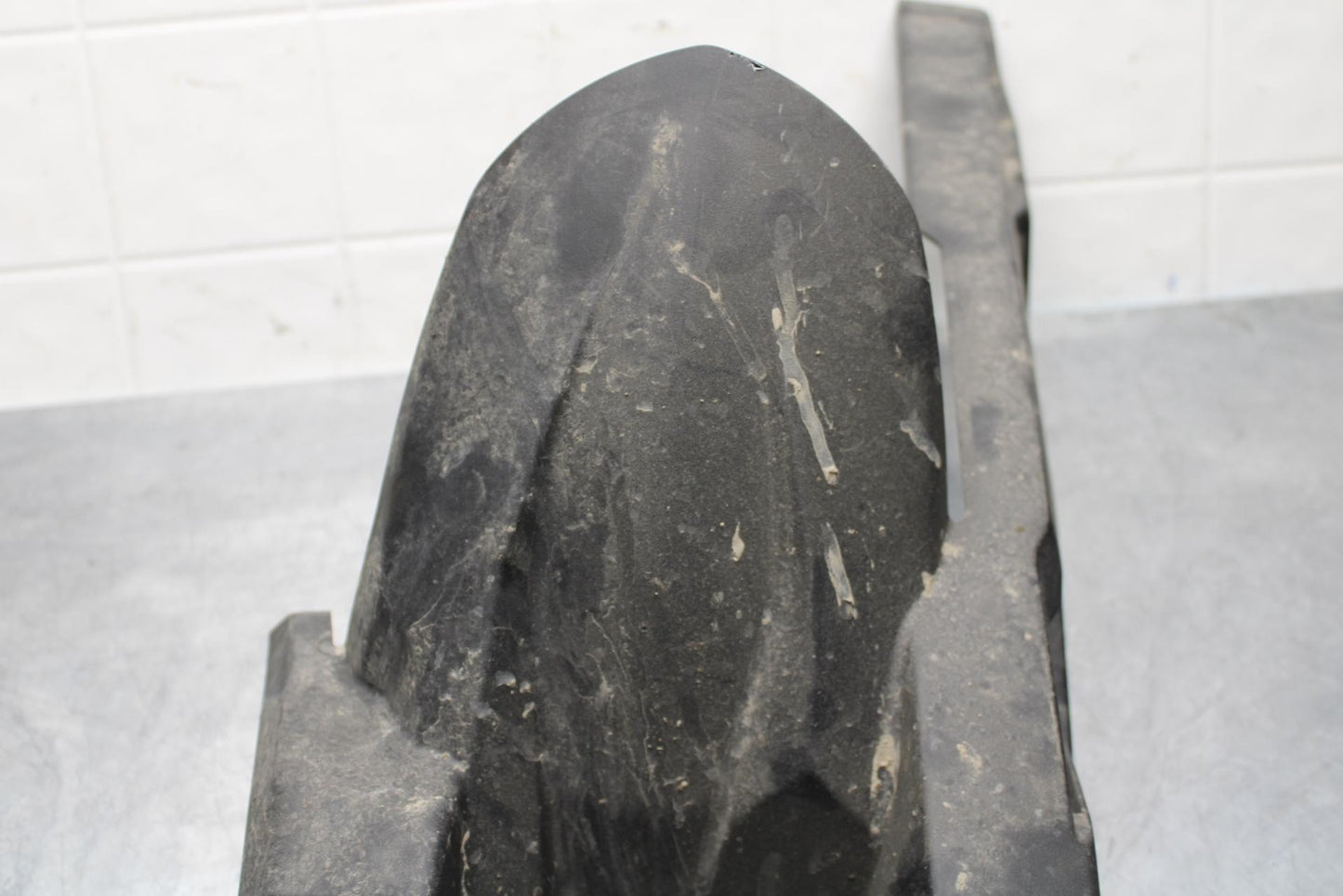 20 KAWASAKI Z400 ER400 ABS REAR BACK DRIVE CHAIN GUARD COVER SHIELD BB586