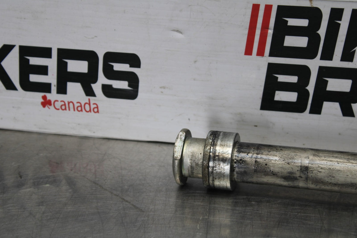 17 YAMAHA YZF R6 REAR AXLE BACK WHEEL RIM PIVOT BOLT AXEL BB922