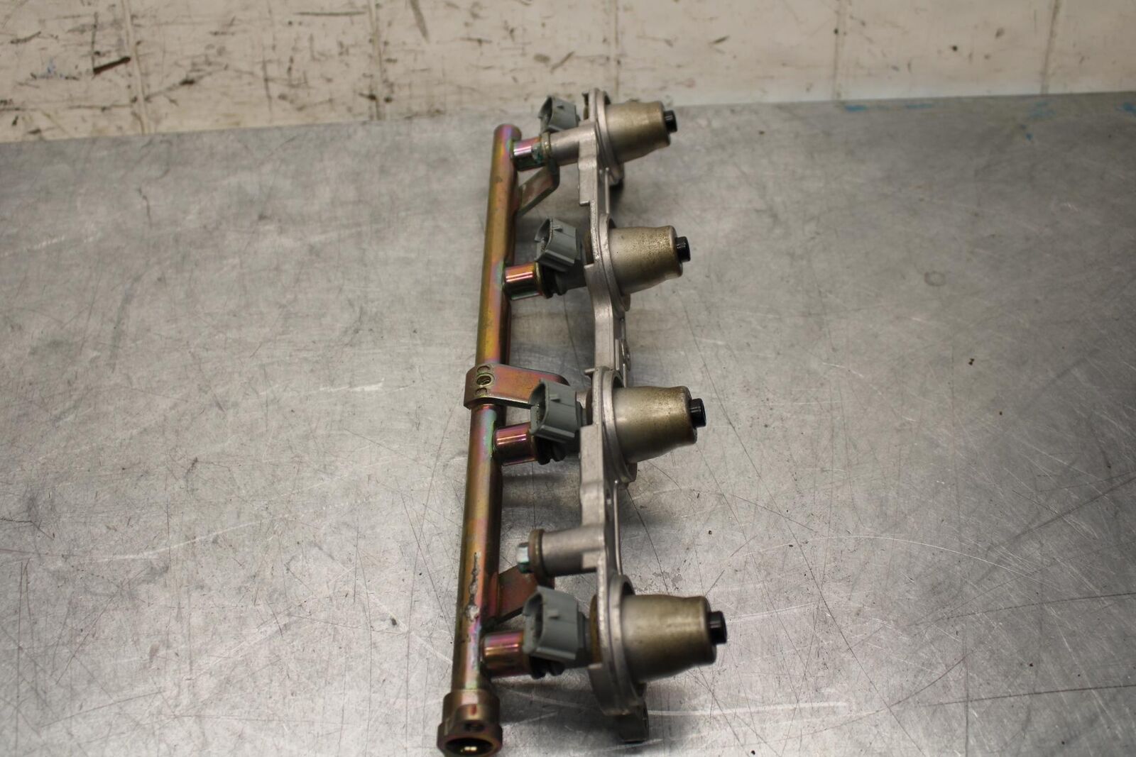 2006 Honda CBR600RR SECONDARY FUEL INJECTORS TOP AIRBOX GAS RAIL BB63