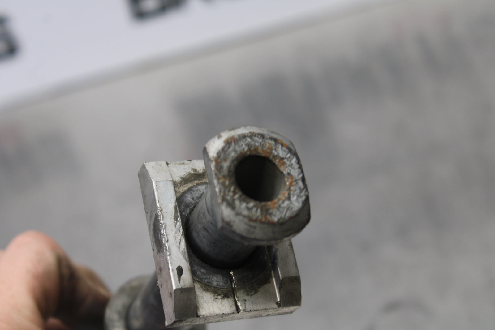 04-05 KAWASAKI NINJA ZX10R REAR AXLE BACK WHEEL RIM PIVOT BOLT AXEL BB163