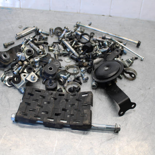 15-21 SUZUKI GSXR600 ENGINE MOUNTING BOLTS HARDWARE MOTOR SCREWS / RANDOM BB437