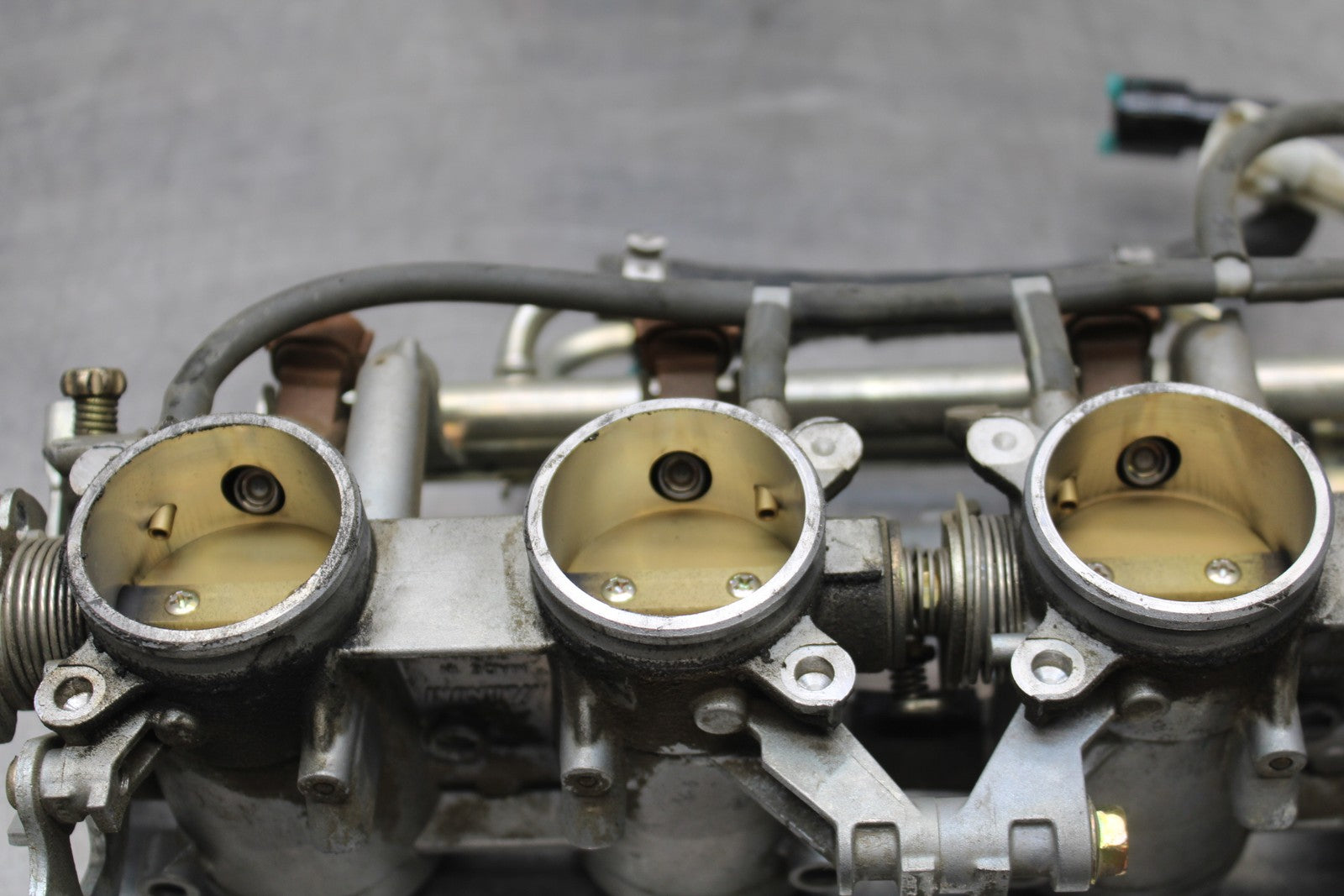 06-07 SUZUKI GSXR 600 MAIN FUEL INJECTORS / THROTTLE BODIES BB178