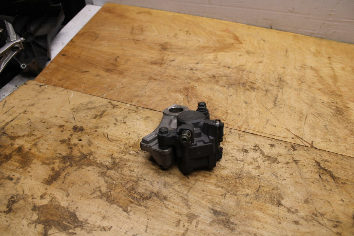 07-08 YAMAHA YZF R1 REAR BACK BRAKE CALIPER W MOUNT BRACKET BB333