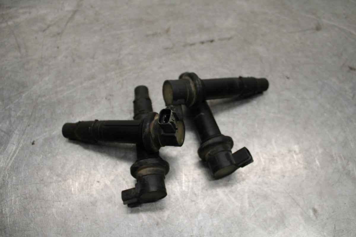 04-06 YAMAHA YZF R1 IGNITION COILS COIL SPARK PLUG CAPS 5VY-82310-00-00 BB659