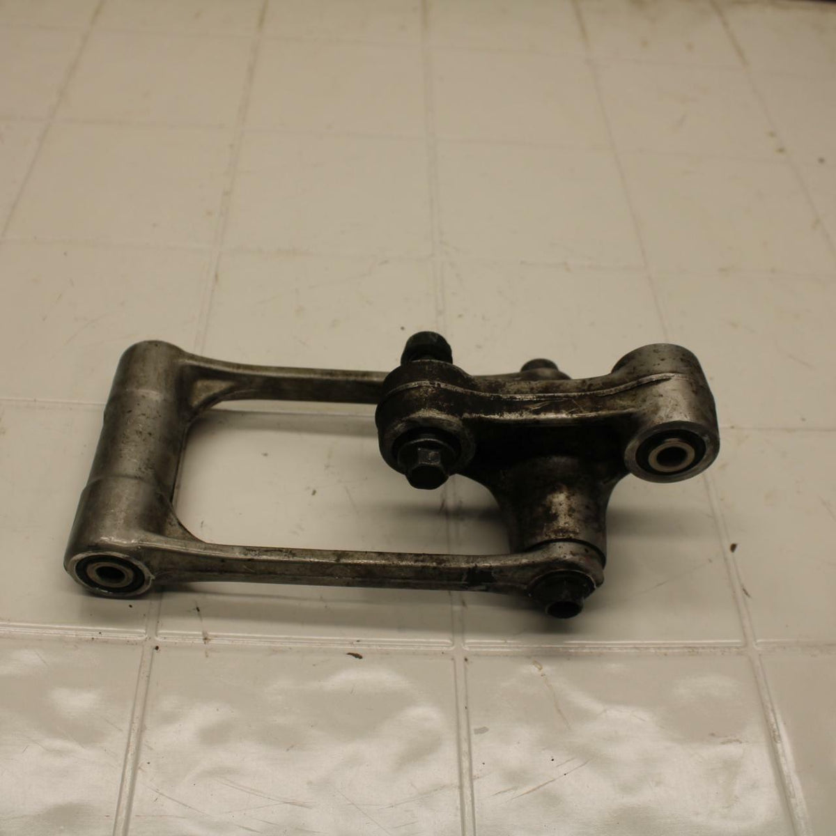 00-01 HONDA RVT1000R RC51 REAR DOGBONE SHOCK LINKAGE LINK BB03