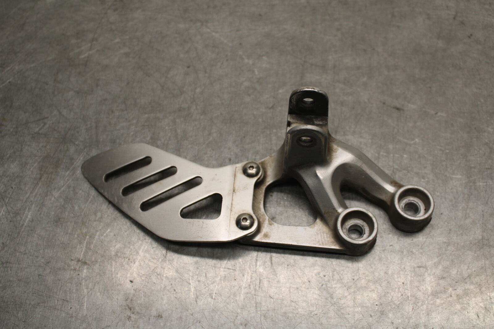 06-07 SUZUKI GSXR750 LEFT REARSET REAR SET DRIVER FOOT PEG REST STOP BB670