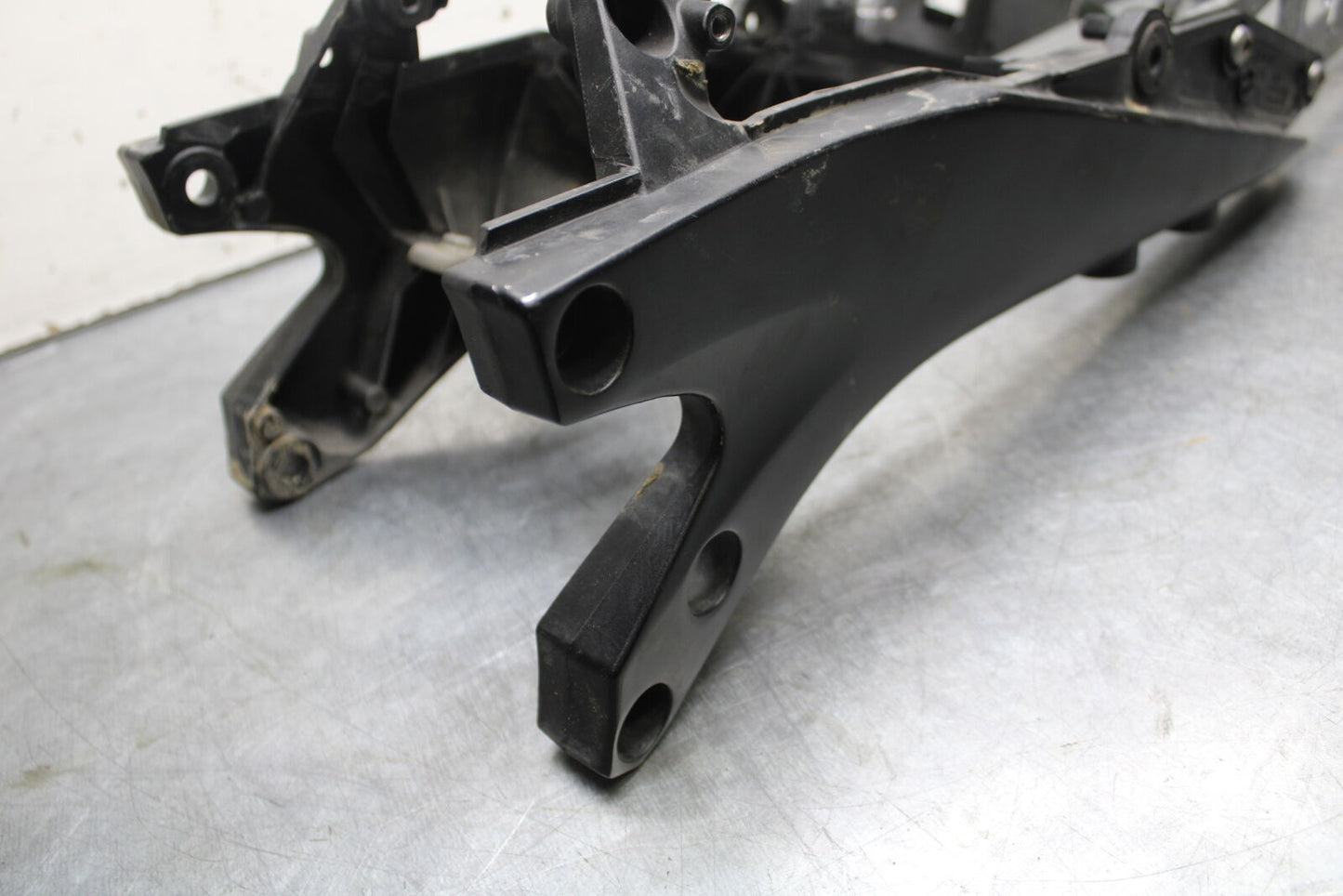 06-07 SUZUKI GSXR750 REAR SUBFRAME SUB FRAME 41211-01H00-YAP 41231-41G10 BB670