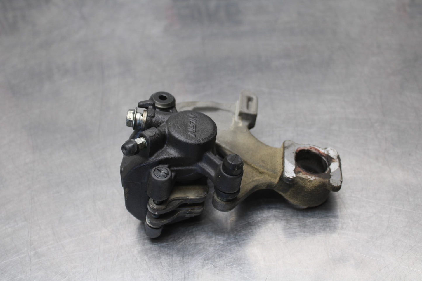 11-22 SUZUKI GSXR 600  REAR BACK BRAKE CALIPER W MOUNT BRACKET BB193
