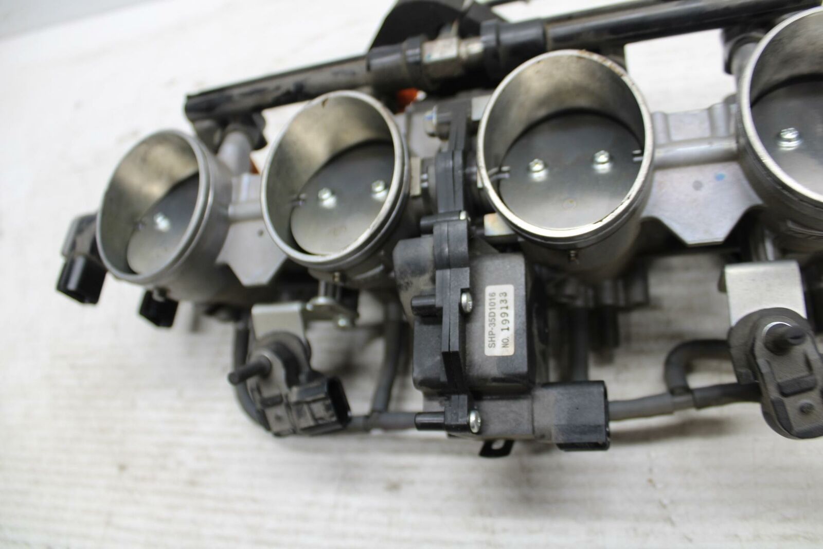 13-18 KAWASAKI NINJA ZX6R MAIN FUEL INJECTORS / THROTTLE BODIES BB304