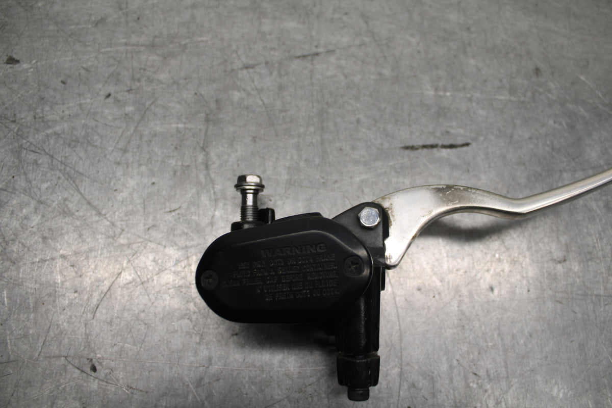 24 KAWASAKI NINJA 500 ABS FRONT BRAKE MASTER CYLINDER BB744