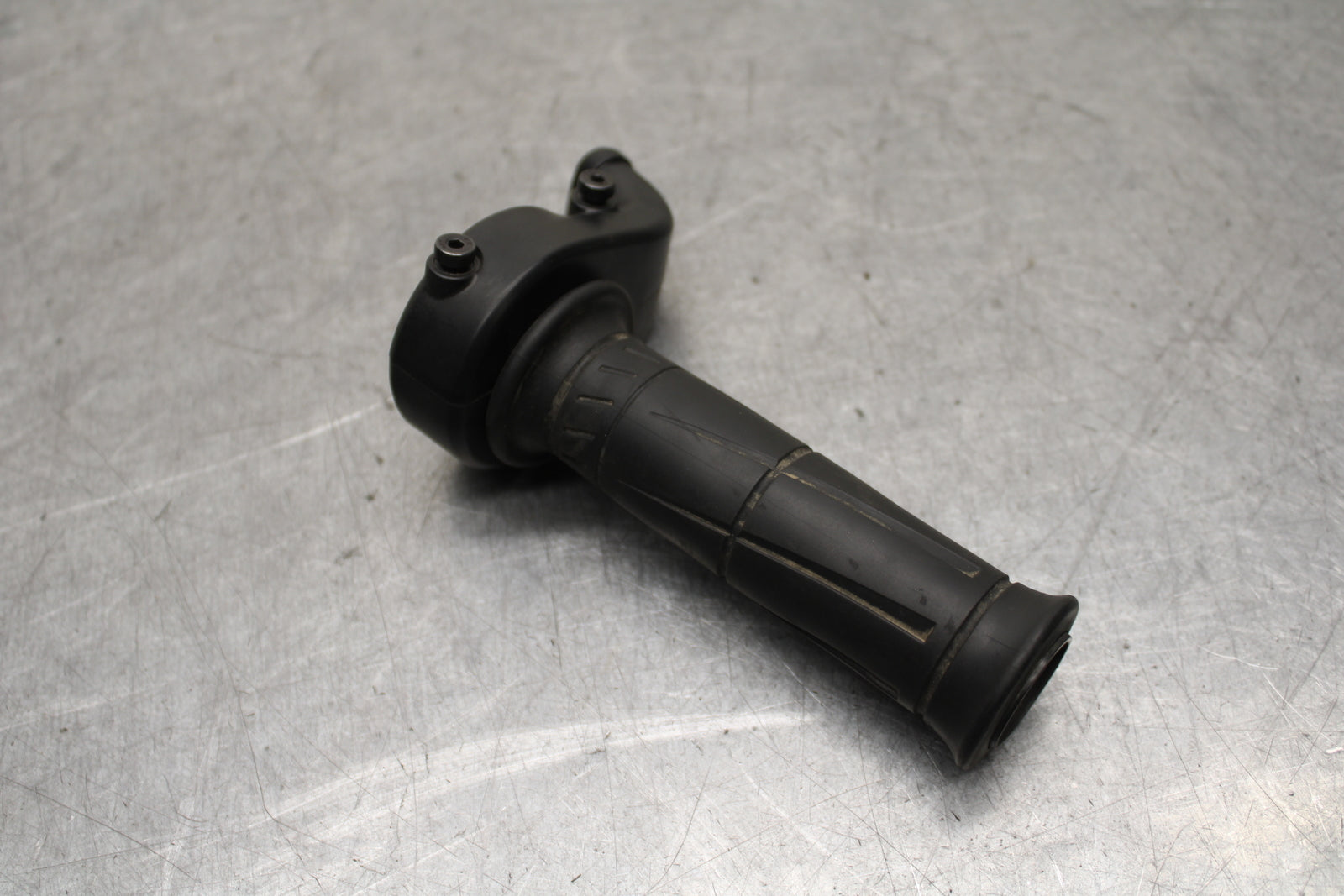 16 KAWASAKI NINJA ZX10R THROTTLE CABLE HOUSING AND TUBE BB650