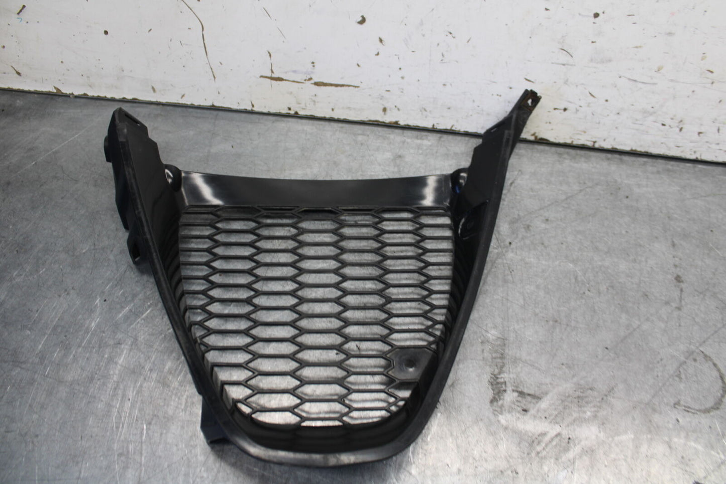 05-06 SUZUKI GSXR1000 FRONT LOWER INNER EXHAUST V FAIRING COWL GUARD  BB676