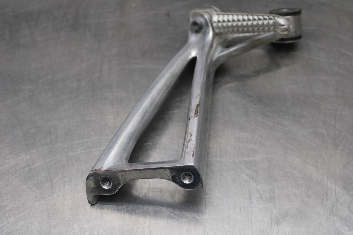 03-05 YAMAHA YZF R6  RIGHT REAR BACK PASSENGER PEG BB793