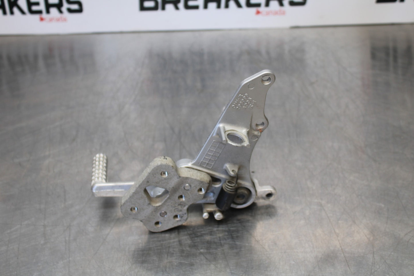 06-07 SUZUKI GSXR 600 RIGHT REARSET REAR SET DRIVER FOOT PEG REST STOP BB170
