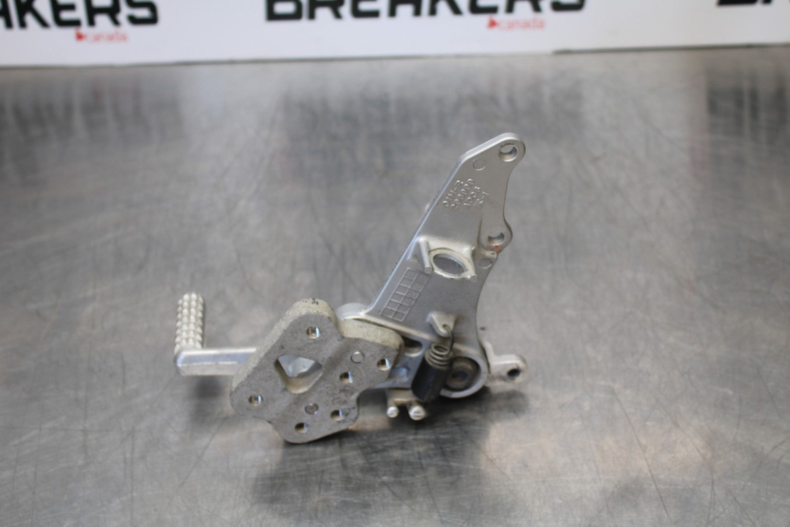 06-07 SUZUKI GSXR 600 RIGHT REARSET REAR SET DRIVER FOOT PEG REST STOP BB170