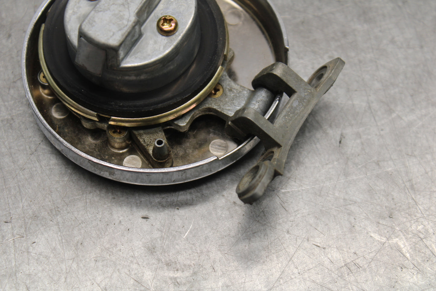 98-03 KAWASAKI VULCAN 1500L IGNITION LOCK KEY W/ GAS CAP  BB678