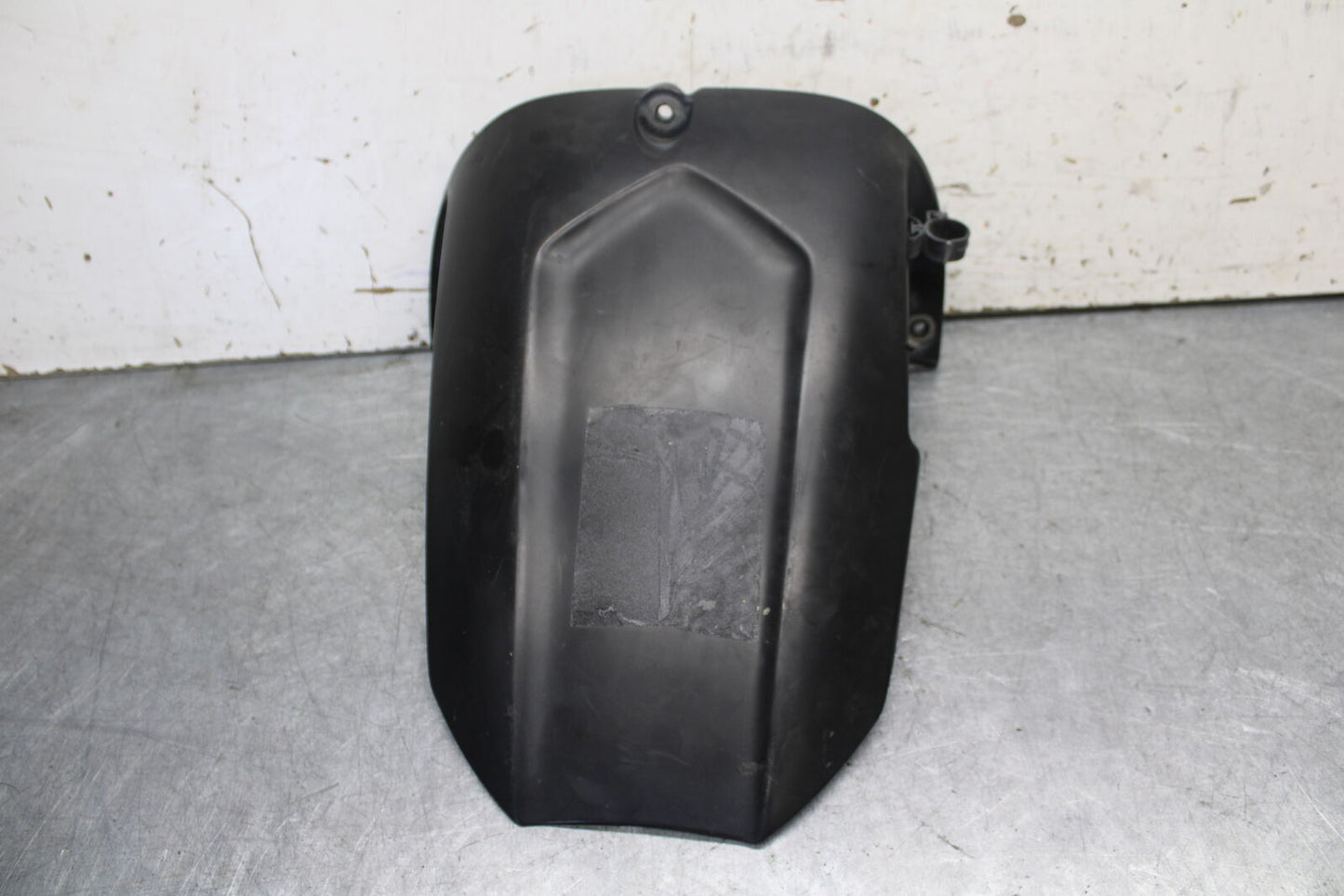 08-09 YAMAHA YZF R6S REAR BACK WHEEL TIRE HUGGER FENDER  BB690