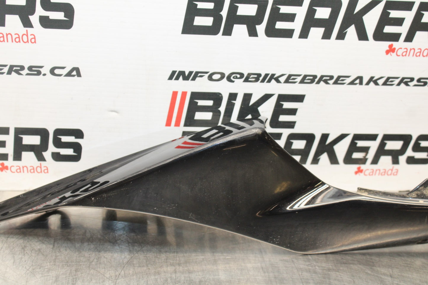 22-25 YAMAHA YZF R7 RIGHT REAR BACK TAIL FAIRING COWL SHROUD BB769